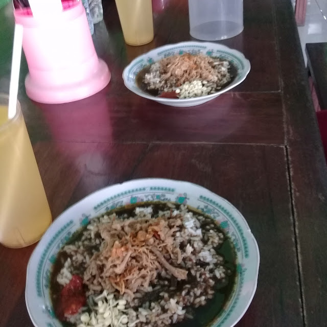 Nasi Rawon Daging Suwer Dengan Minuman Susu Sapi Original Dan Jeruk Hangat