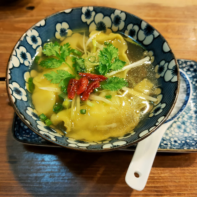 prawn wonton soup เกี๊ยวกุ้งน้ำ