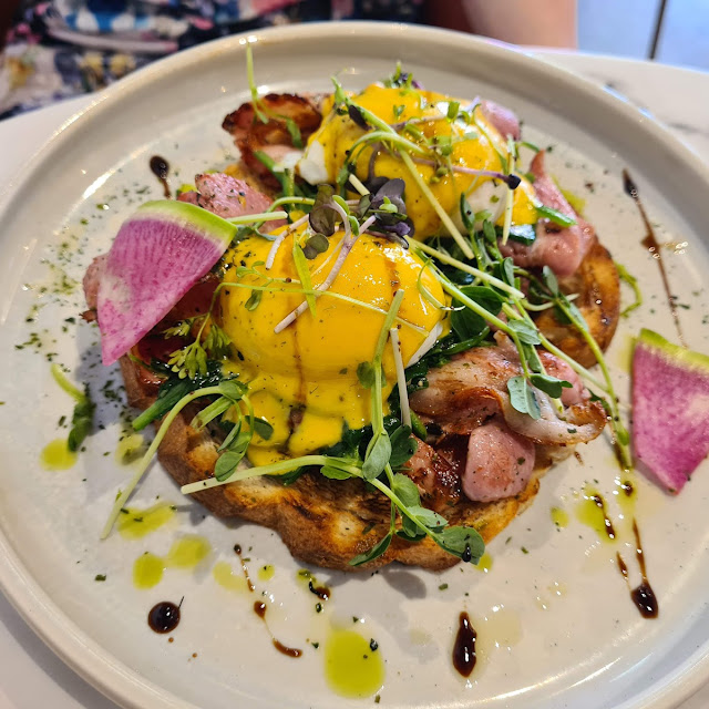 Eggs Benedict