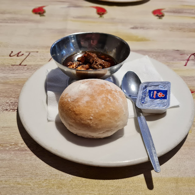 Chicken Livers and Roll