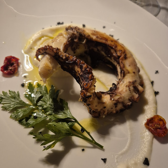 Polpo Arrostito Con Crema Di Patate Pomodoro Confit E Olive Nere Taggiasche