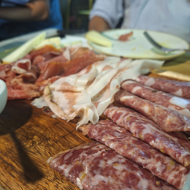 Gran Tagliere Di Salumi E Formaggi Toscani