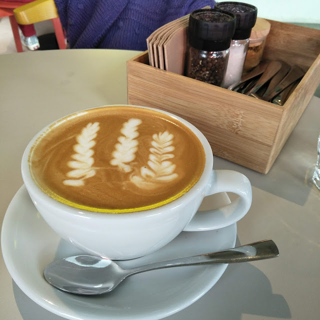 Trim Flat White