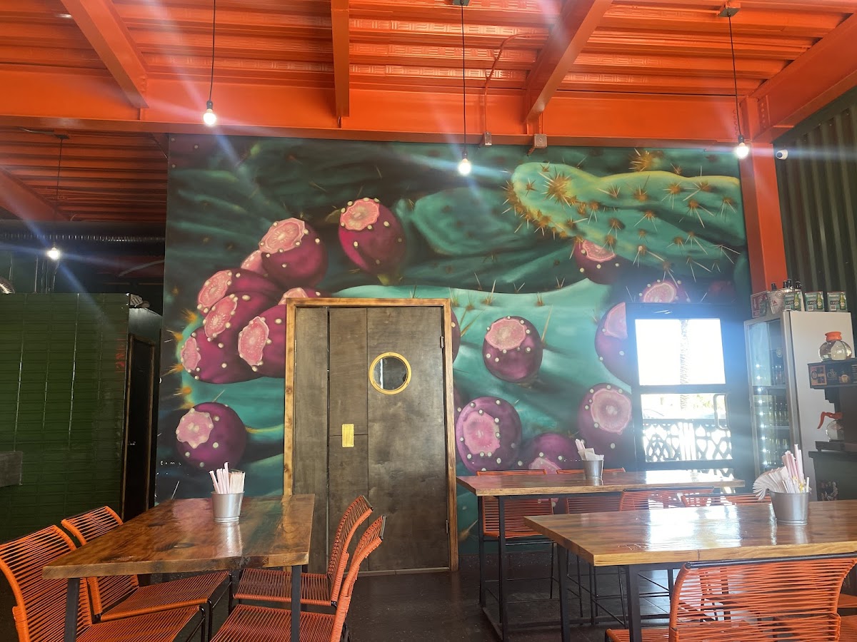 LOLA Cocina + Urbana