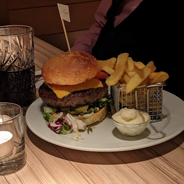 Burger Mit Pommes Frites