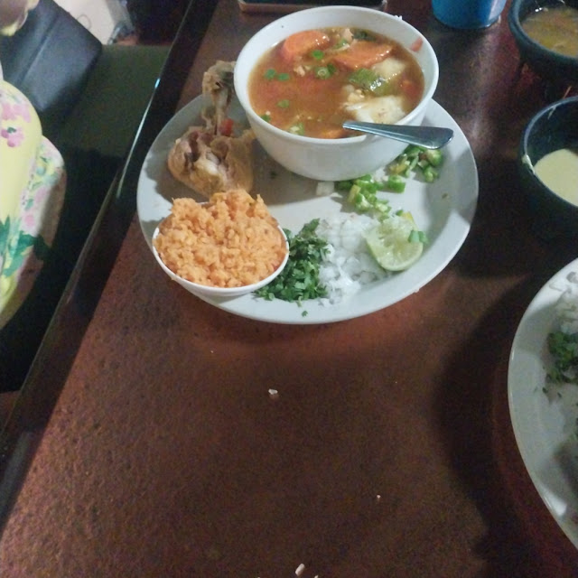 Caldo de Pollo Chico