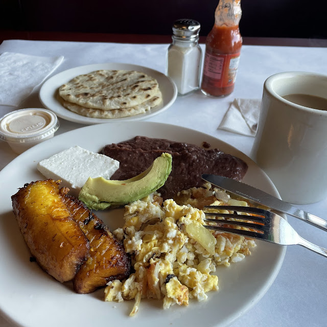 Desayuno Catracho Y Pupusas