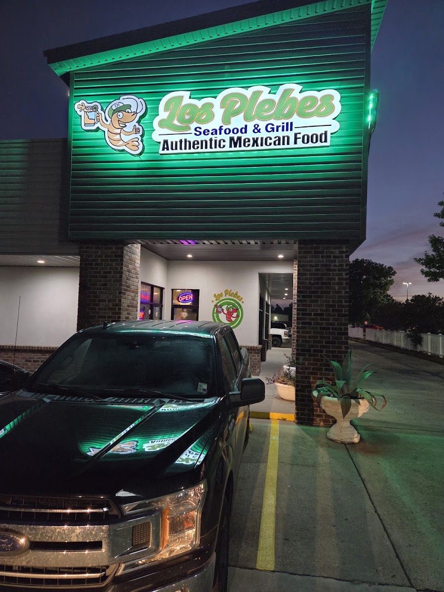 LOS PLEBES SEAFOOD & GRILL