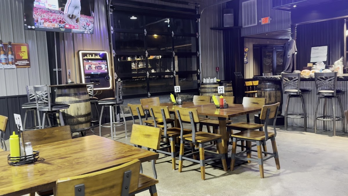 Lug Nutz Bar & Grill