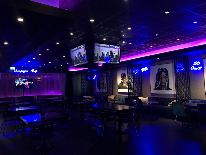 Luna Lounge
