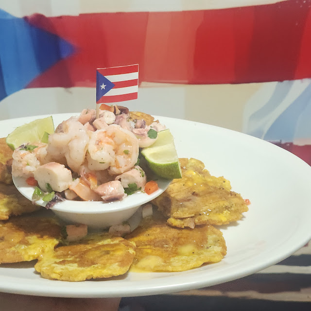 Tostones Con Ensalada De Camarones Y Pulpo