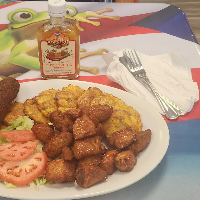 Tostones Y Carne Frita