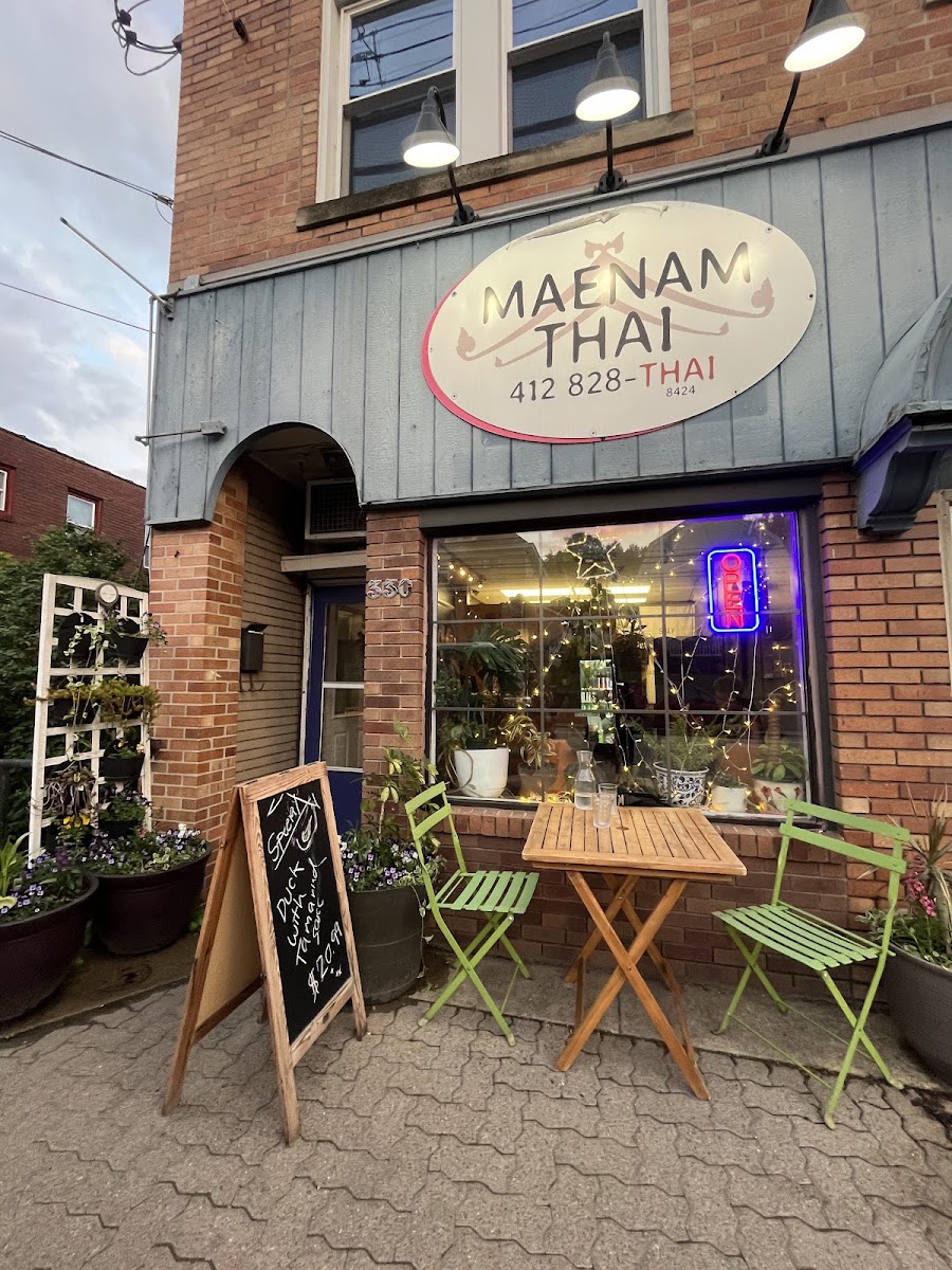 Maenam Thai