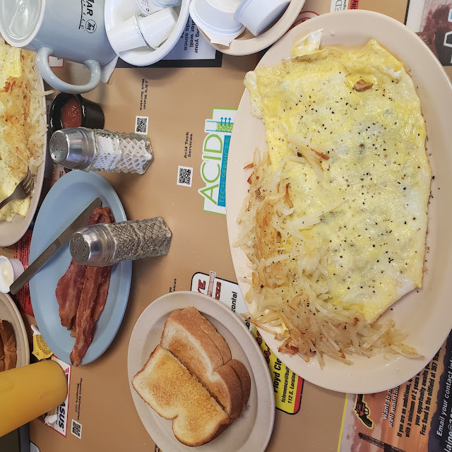 Sausage Cheese & Egg Omelette w Mushrooms