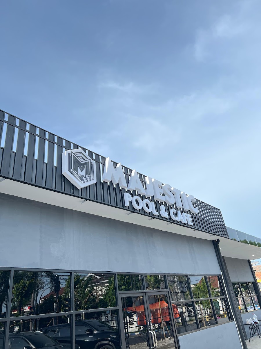 MAJESTIC Pool & Cafe