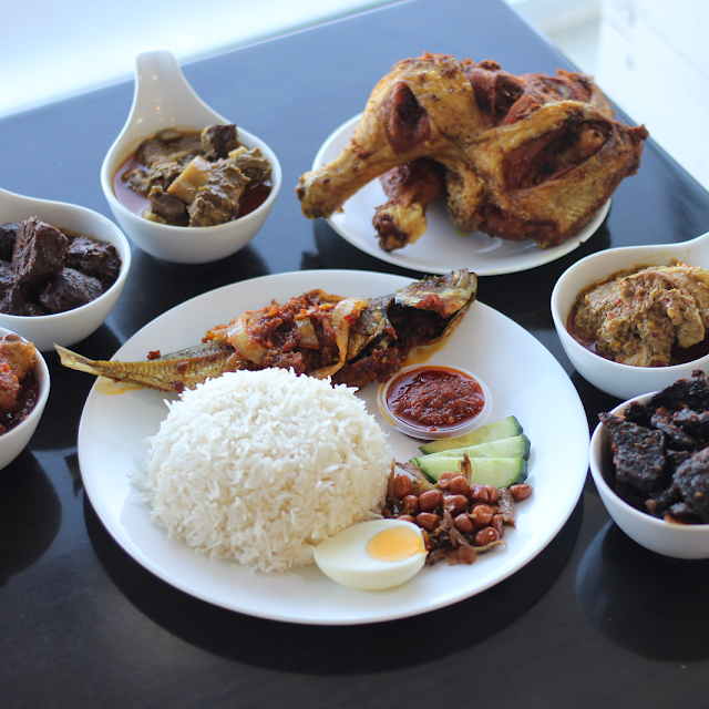 Nasi Lemak with 1 Dishes