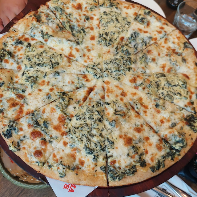 Spinach & Goat's Cheese Pizza