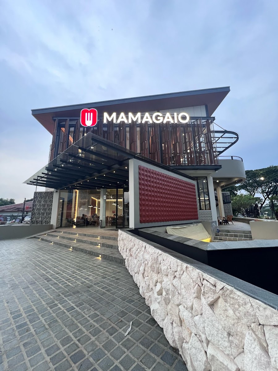 Mamagaio Resto Grand Wisata Cafe Walk