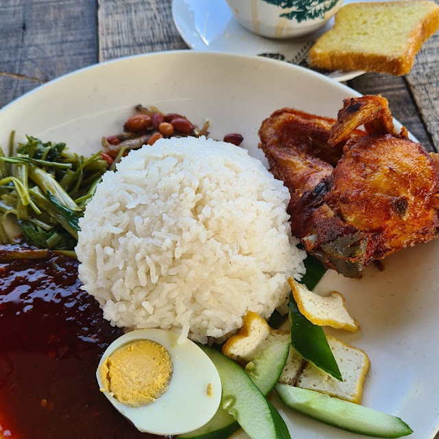 Nasi Lemak Ayam Goreng