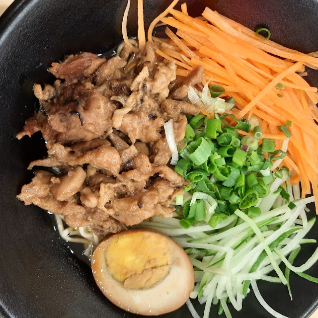 Noodles Eggs Chicken Slices