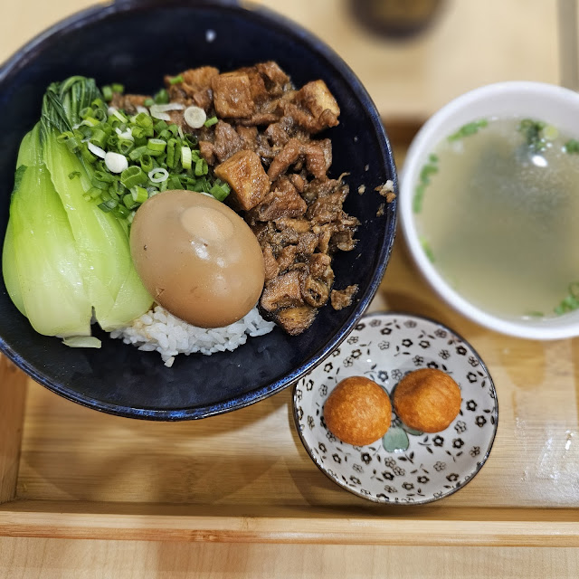 taiwanese braised minced chicken soup 肉燥汤面