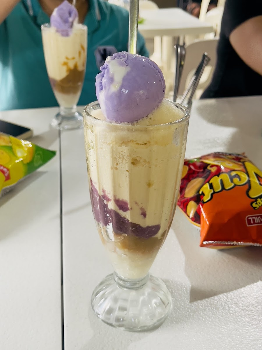 ManLen Kitchenette (Helen's halo-halo)
