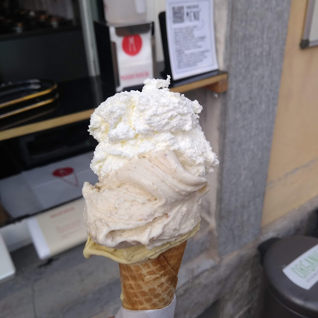 Gelato Fior Di Croccante E Pistacchio Con Panna