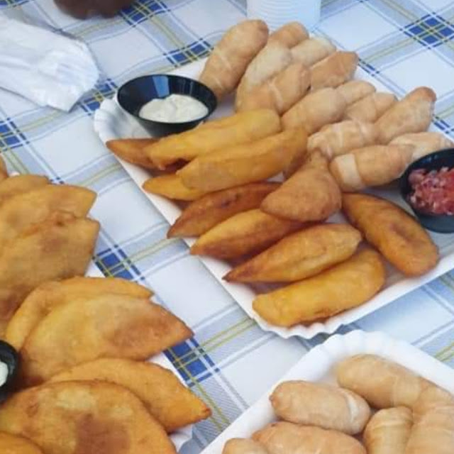 Empanadas Y Tequeños Con Salsa