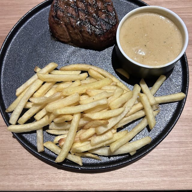Eye Fillet - Medium Rare with Creamy Garlic Sauce