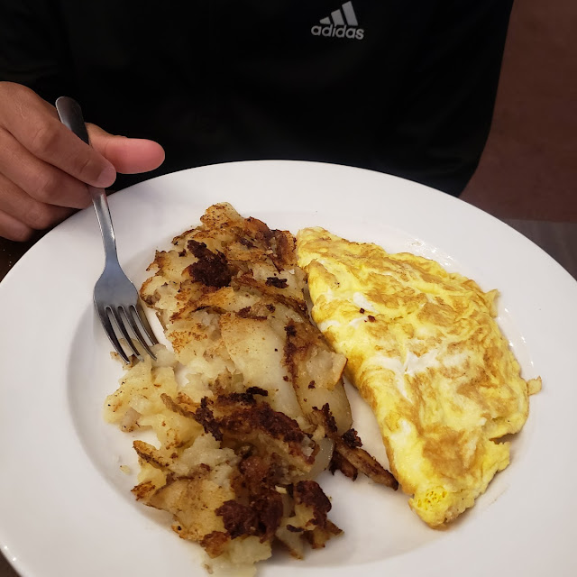 Hash Browns with Cheese Omelette