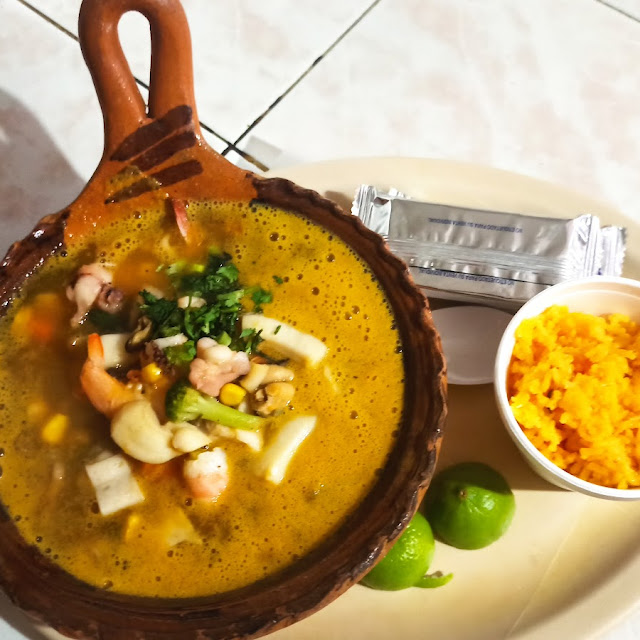 Sopa de Mariscos Y Caldo Mixto Filete Y Cartón