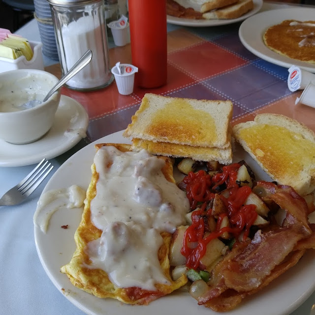 Omelette with Sausage Gravy and Bacon