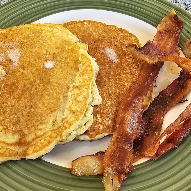 Pancakes & Bacon