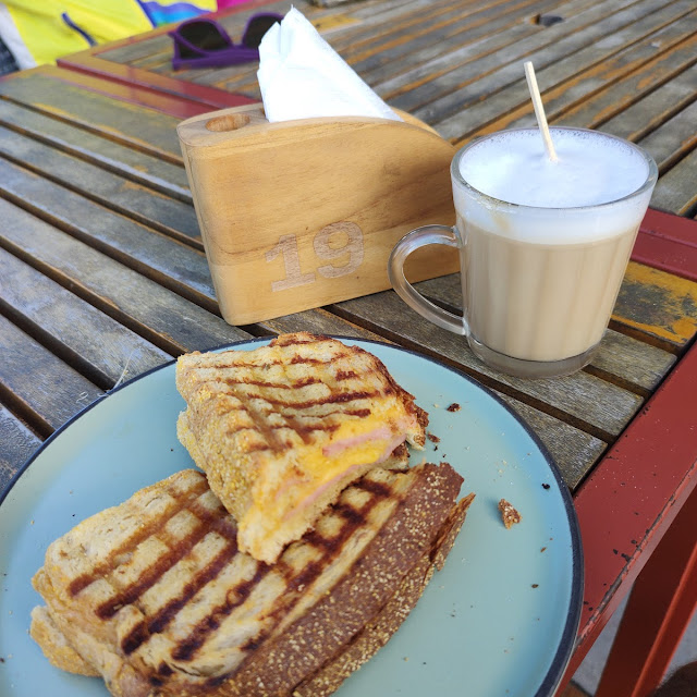 Combo de Café Com Leite E Torrada