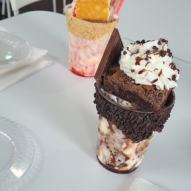 Chocoholic and the Strawberry Cheescake