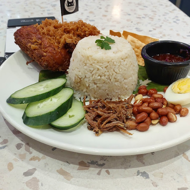 Nl8 - Nasi Lemak With Claypot Beef Rendang