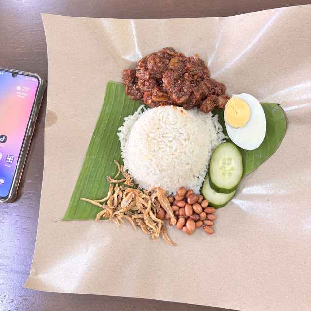 Nasi Lemak Ayam Goreng Rempah