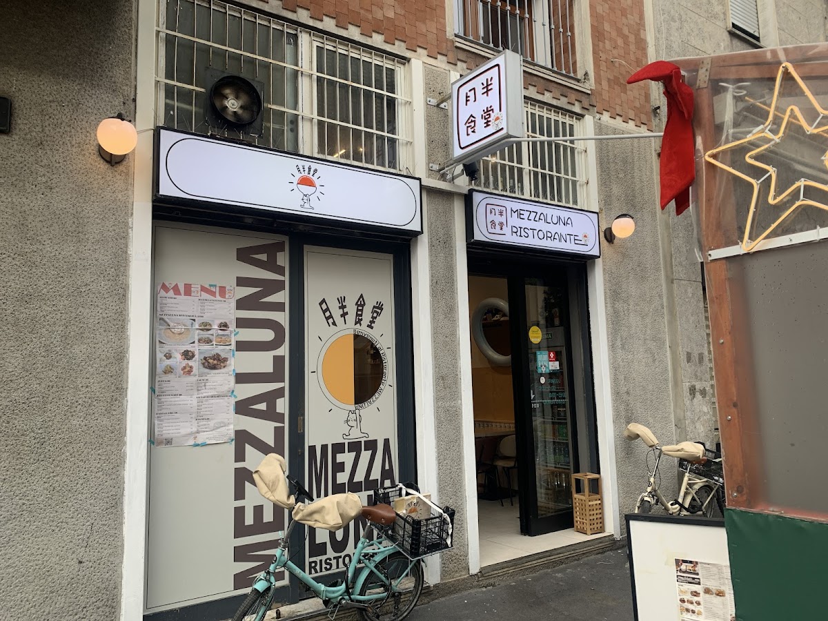 Mezzaluna ristorante 月半食堂
