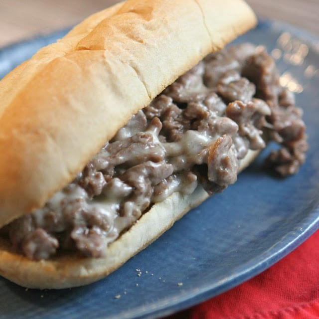 Steak and Cheese Con Papas