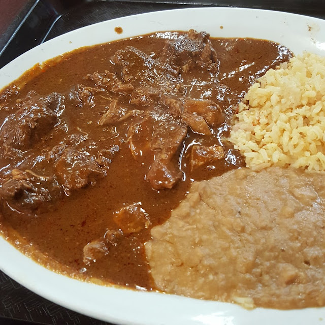 Platillo De Mole Con Pollo Chicken with Mole Plate
