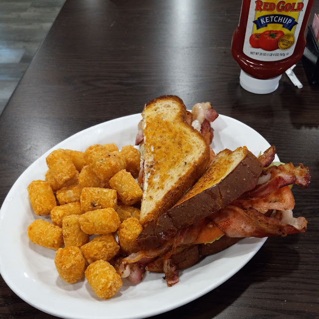 blt Sandwich with Tater Tots