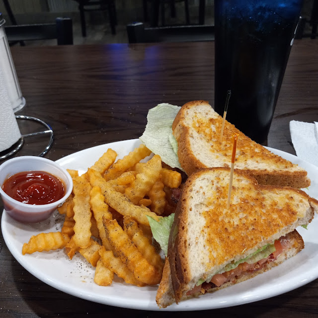 blt Sandwich with Fries