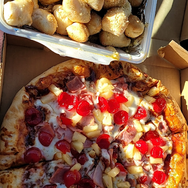 Hawaiian Pizza with BBQ Sauce
