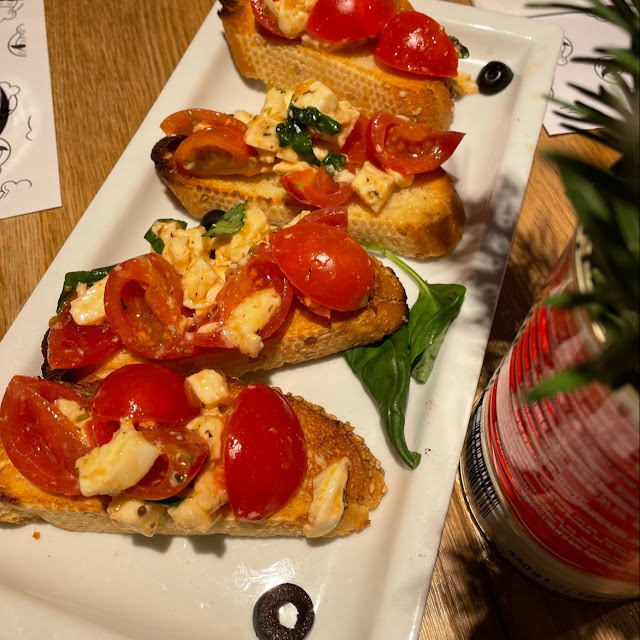 Crostini Con Pomodori E Mozzarella