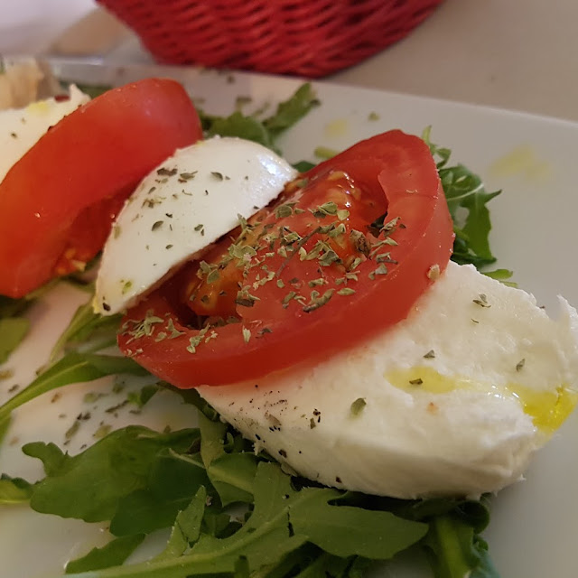 Prosciutto E Burrata