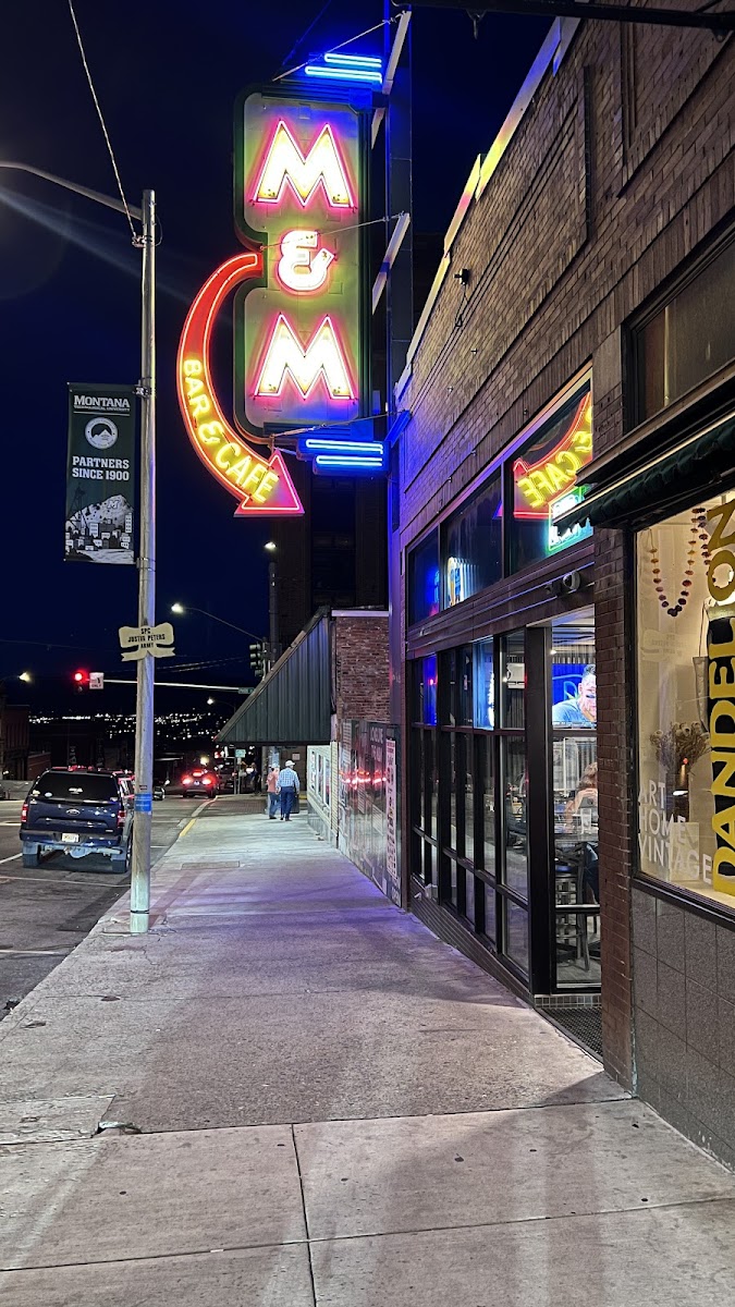 M&M Bar and Cafe