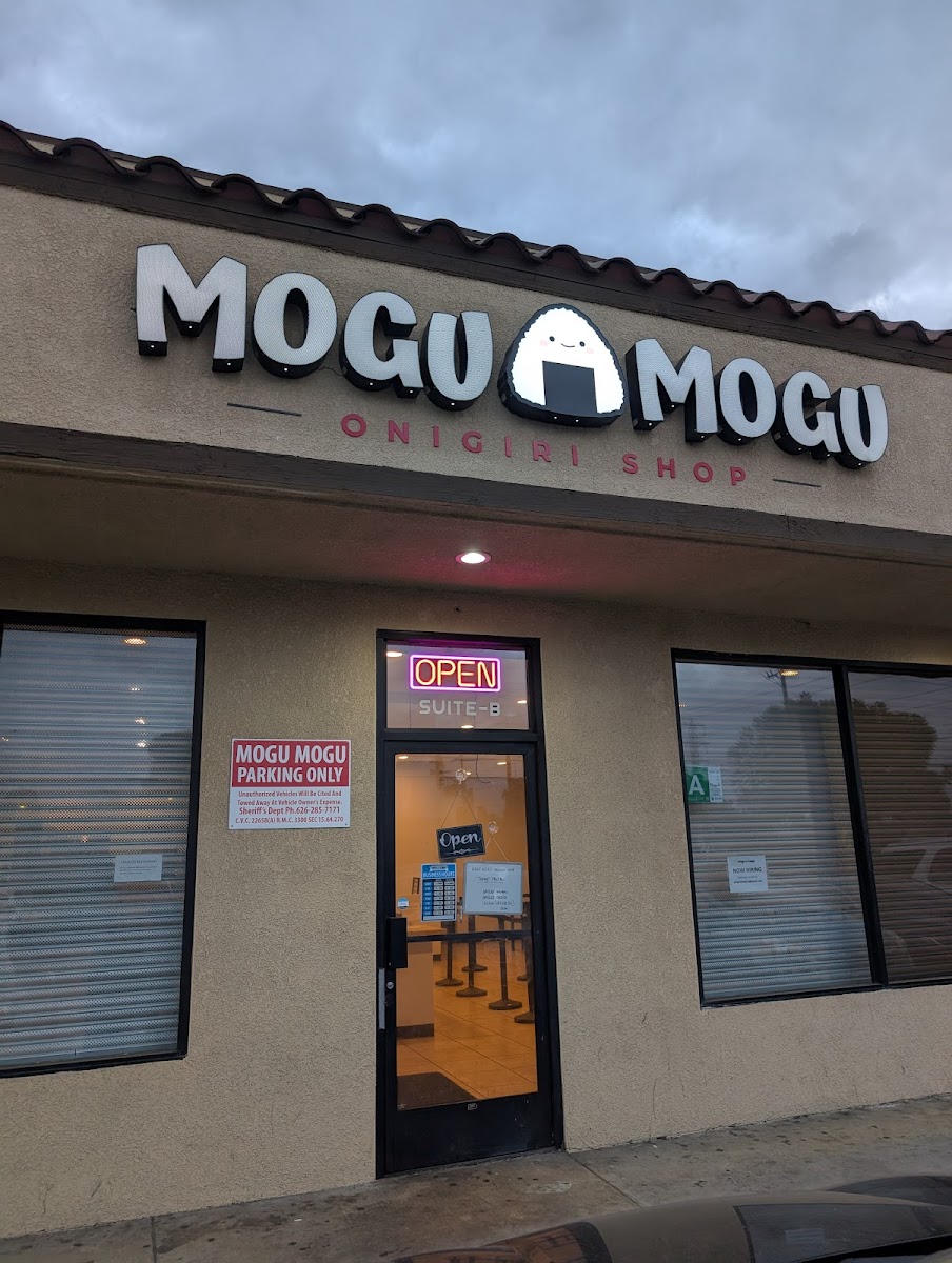 Mogu Mogu Onigiri Shop