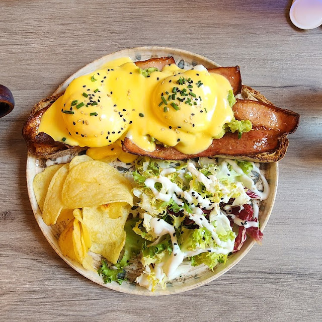 Eggs Benedict