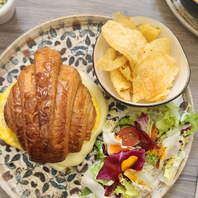 Croissant Sandwich