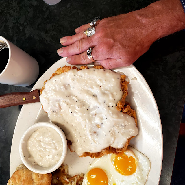 Gravy & Biscuts
